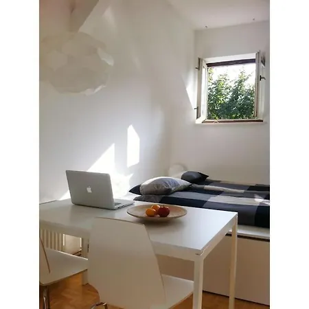 The Cute, Sunny In The Center +p * Λιουμπλιάνα