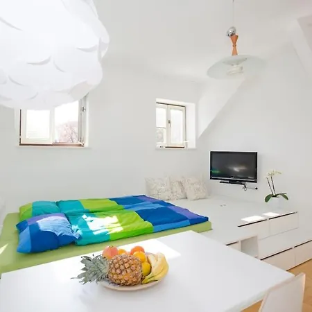 The Cute, Sunny In The Center +p *