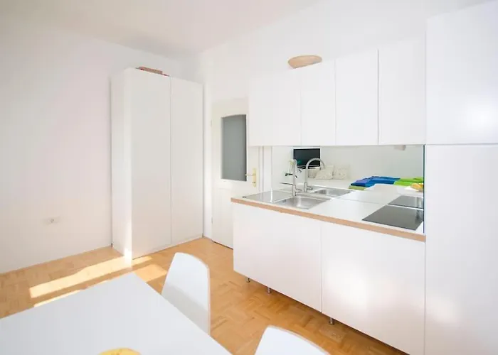 The Cute, Sunny In The Center +p Apartma Ljubljana