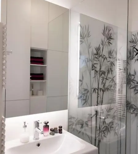 The Cute, Sunny In The Center +p ليوبليانا